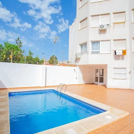 아파트 Schoene Mit Pool , Wi-fi Und Privat Garage