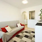 Apartament Schoene Mit Pool , Wi-fi Und Privat Garage *