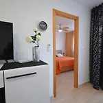 Apartament Schoene Mit Pool , Wi-fi Und Privat Garage