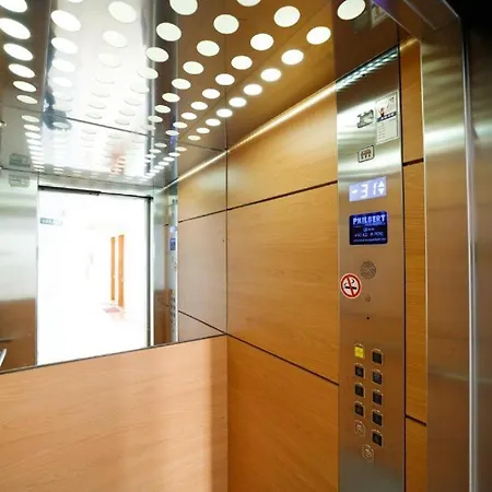 Schoene Mit Pool , Wi-fi Und Privat Garage Lägenhet *