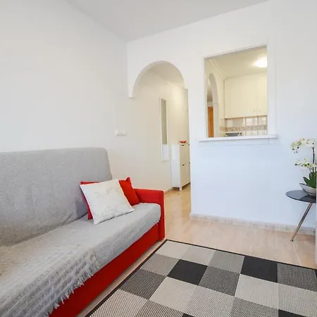 Schoene Mit Pool , Wi-fi Und Privat Garage *