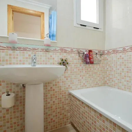 Schoene Mit Pool , Wi-fi Und Privat Garage شقة *