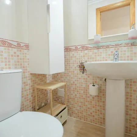 Schoene Mit Pool , Wi-fi Und Privat Garage Lägenhet *