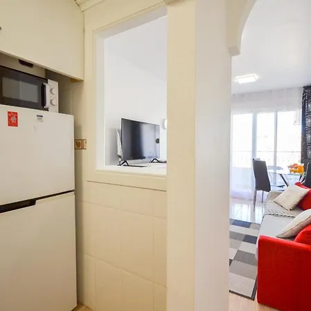 Schoene Mit Pool , Wi-fi Und Privat Garage * تورّيفيِخا