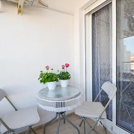 Schoene Mit Pool , Wi-fi Und Privat Garage