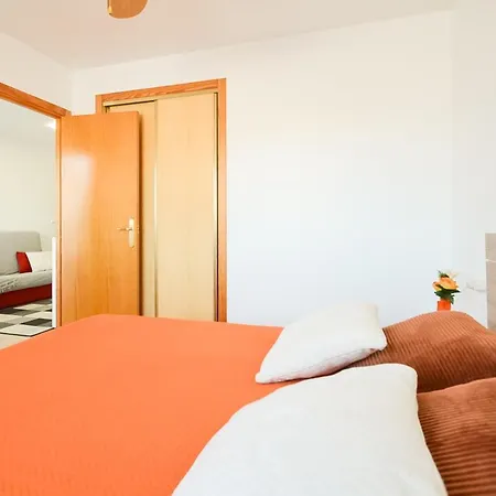 Lägenhet Schoene Mit Pool , Wi-fi Und Privat Garage