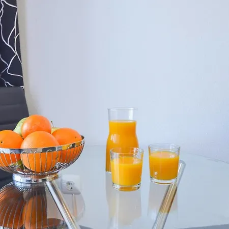 Schoene Mit Pool , Wi-fi Und Privat Garage شقة تورّيفيِخا