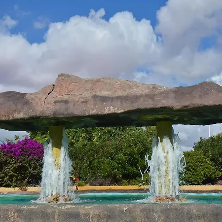 Schoene Mit Pool , Wi-fi Und Privat Garage