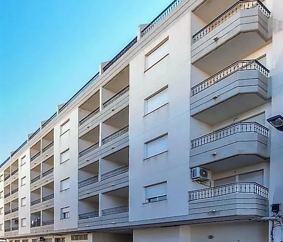 Schoene Mit Pool , Wi-fi Und Privat Garage Apartamento