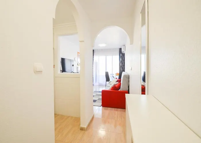 Schoene Mit Pool , Wi-fi Und Privat Garage Torrevieja