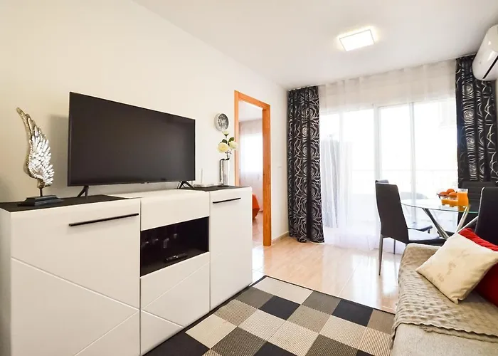 Schoene Mit Pool , Wi-fi Und Privat Garage