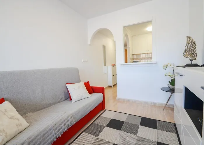 Schoene Mit Pool , Wi-fi Und Privat Garage *