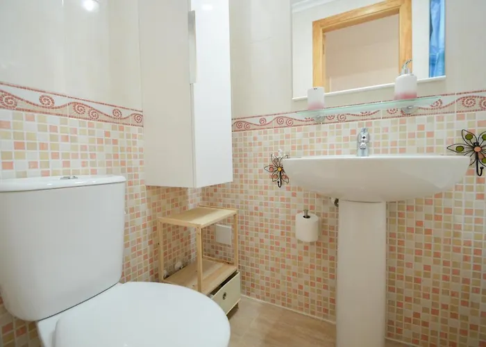 Schoene Mit Pool , Wi-fi Und Privat Garage Apartamento *