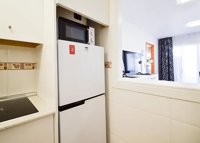 Schoene Mit Pool , Wi-fi Und Privat Garage *