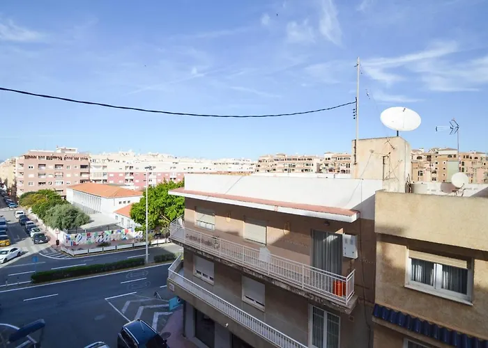 Schoene Mit Pool , Wi-fi Und Privat Garage