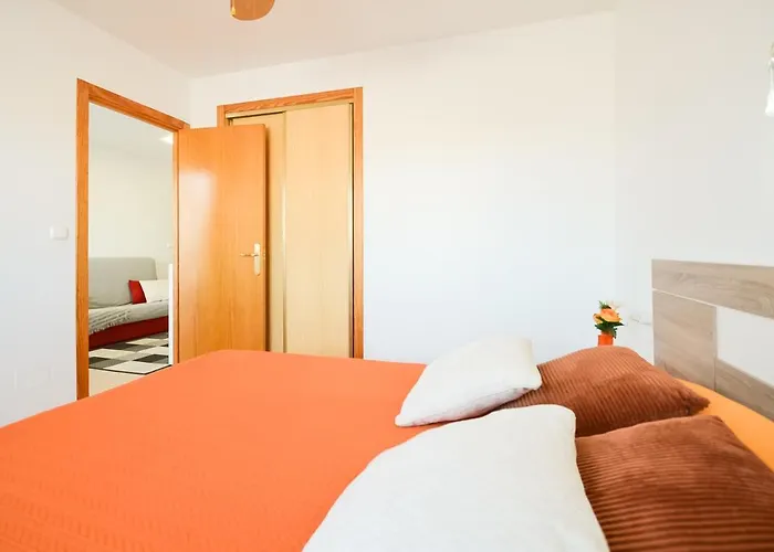 Apartamento Schoene Mit Pool , Wi-fi Und Privat Garage