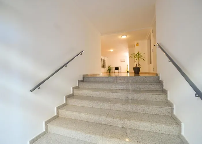 Schoene Mit Pool , Wi-fi Und Privat Garage *