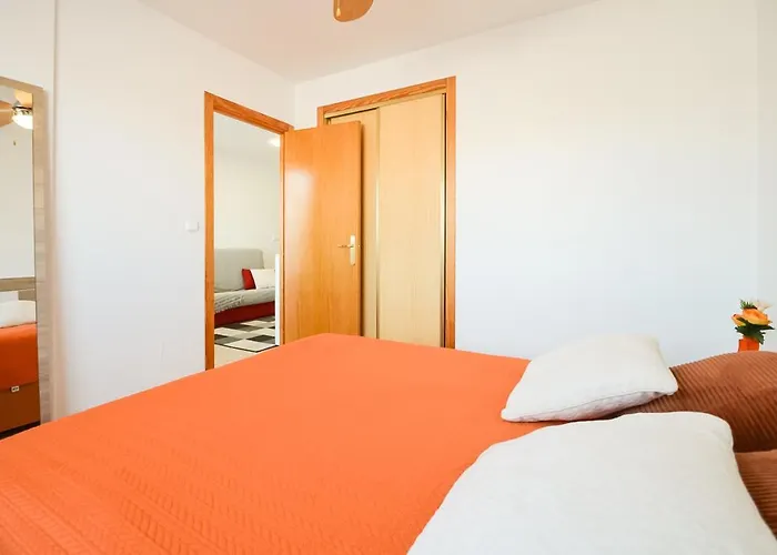 Apartamento Schoene Mit Pool , Wi-fi Und Privat Garage