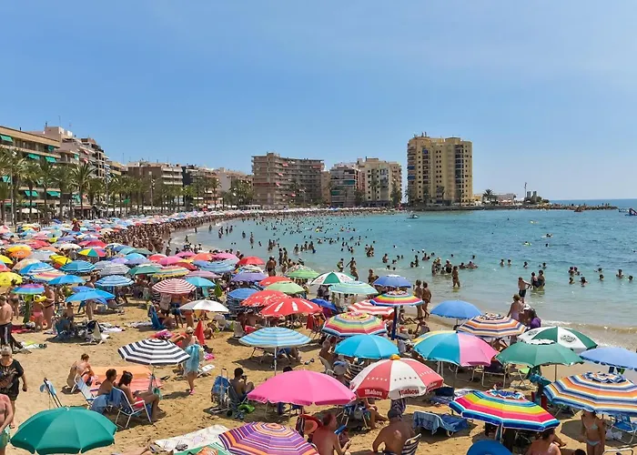 Schoene Mit Pool , Wi-fi Und Privat Garage Apartamento *