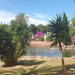 Schoene Mit Pool , Wi-fi Und Privat Garage Apartment