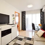 Schoene Mit Pool , Wi-fi Und Privat Garage * Torrevieja